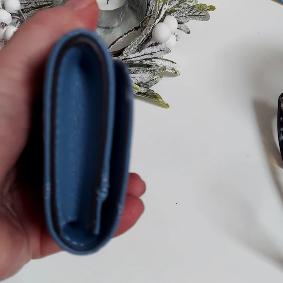 Tory Burch Blue Quilted Leather Wallet - Picture 4 of 7